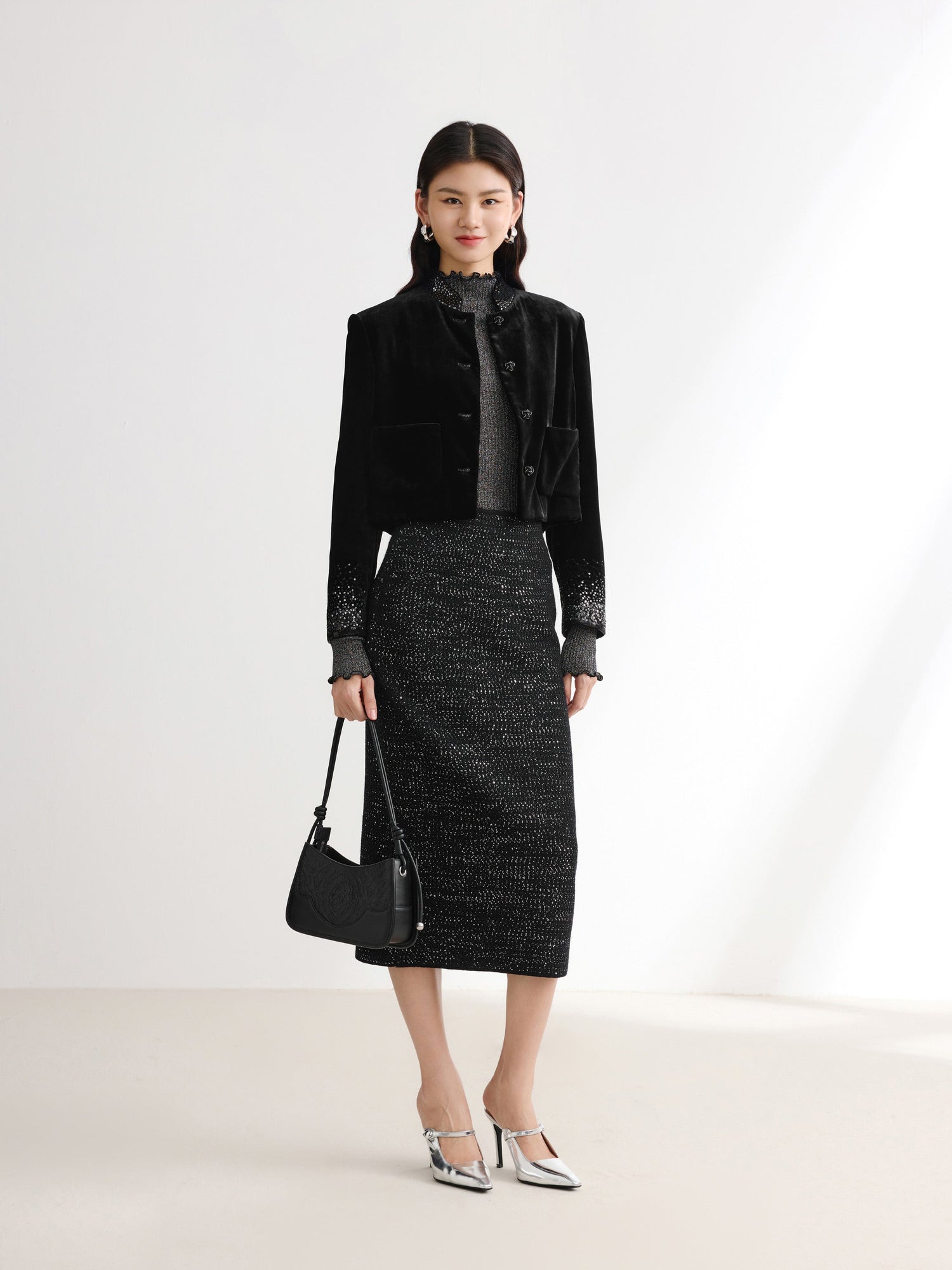 Button Closure Velvet Cropped Blazer | Black