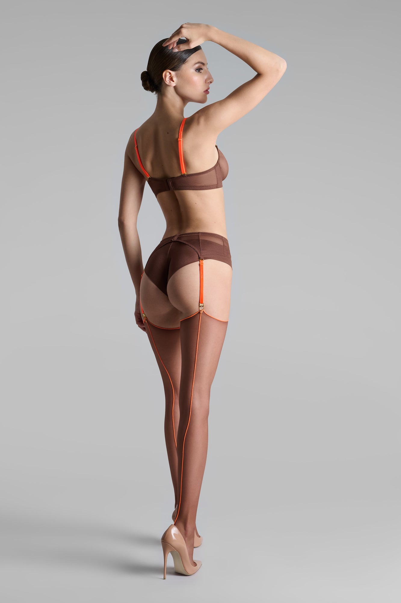 Cut and curled neon seamed stockings - 20D | Brown