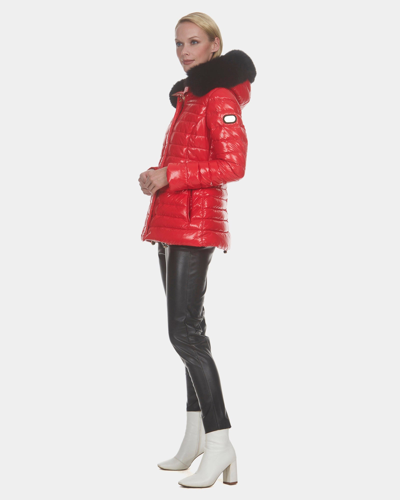 Après-Ski Jacket With Detachable Fo Hood Trim | Women | Red x Black