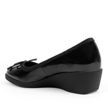 Tema | Black Crinkle Patent Faux Leather