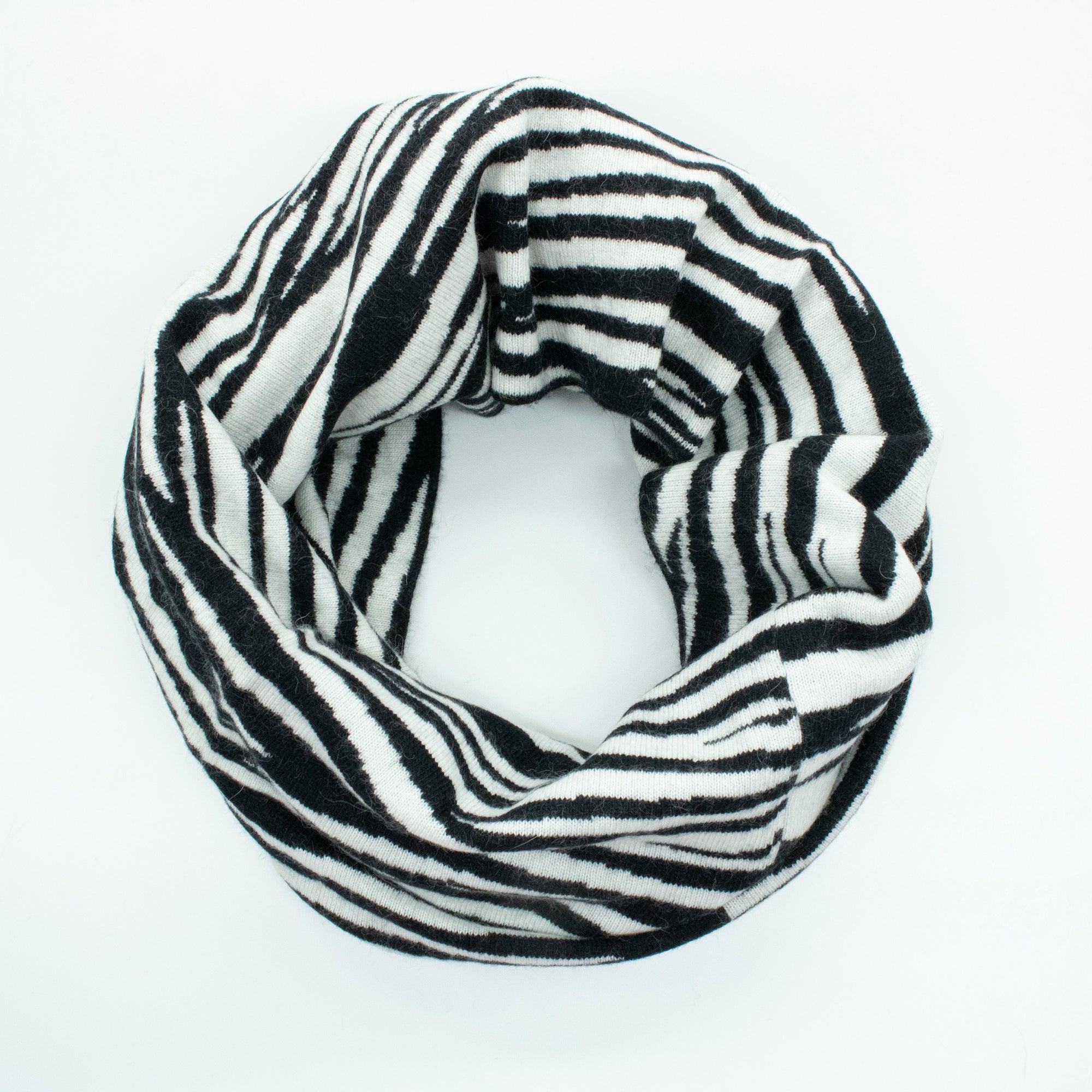 Womens | Snood In Zebra Design | Black/Snow White