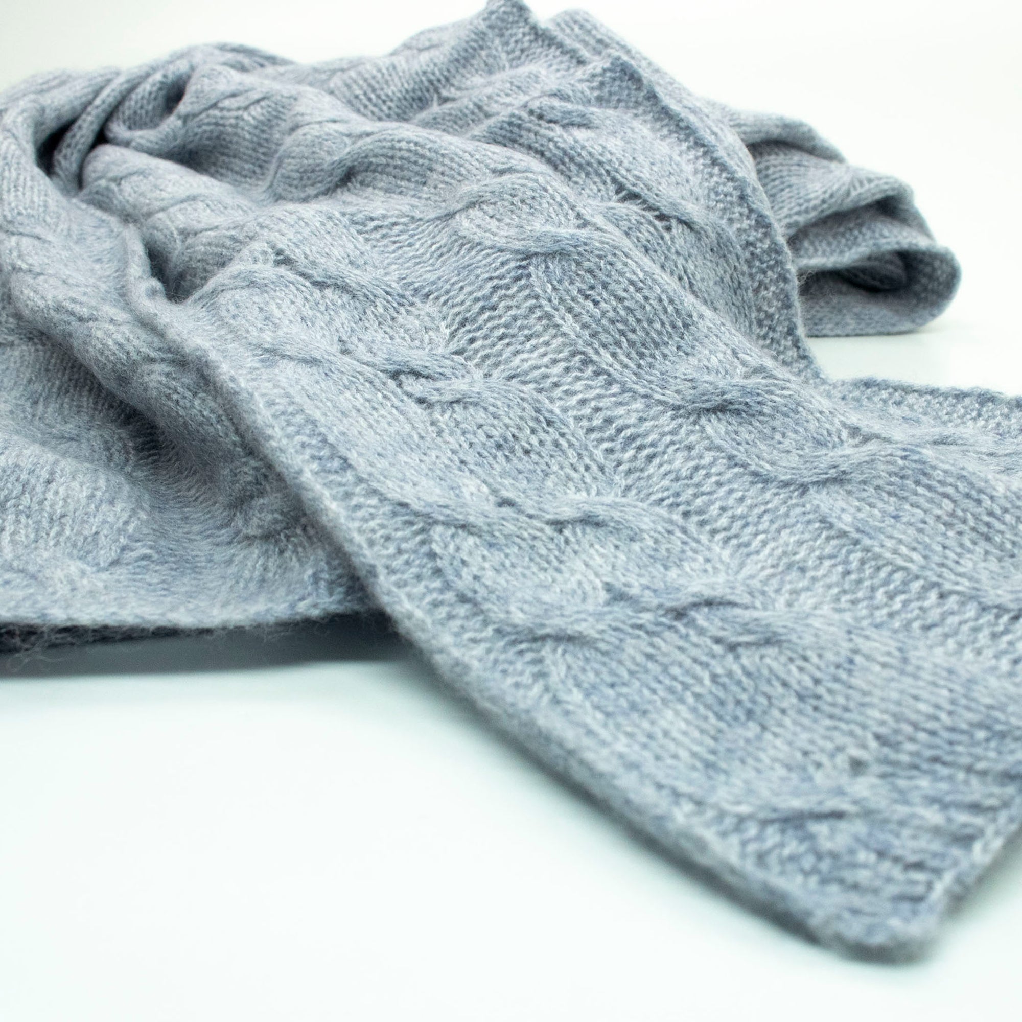 Womens | Cashmere Wrap with Cables | Light Grey