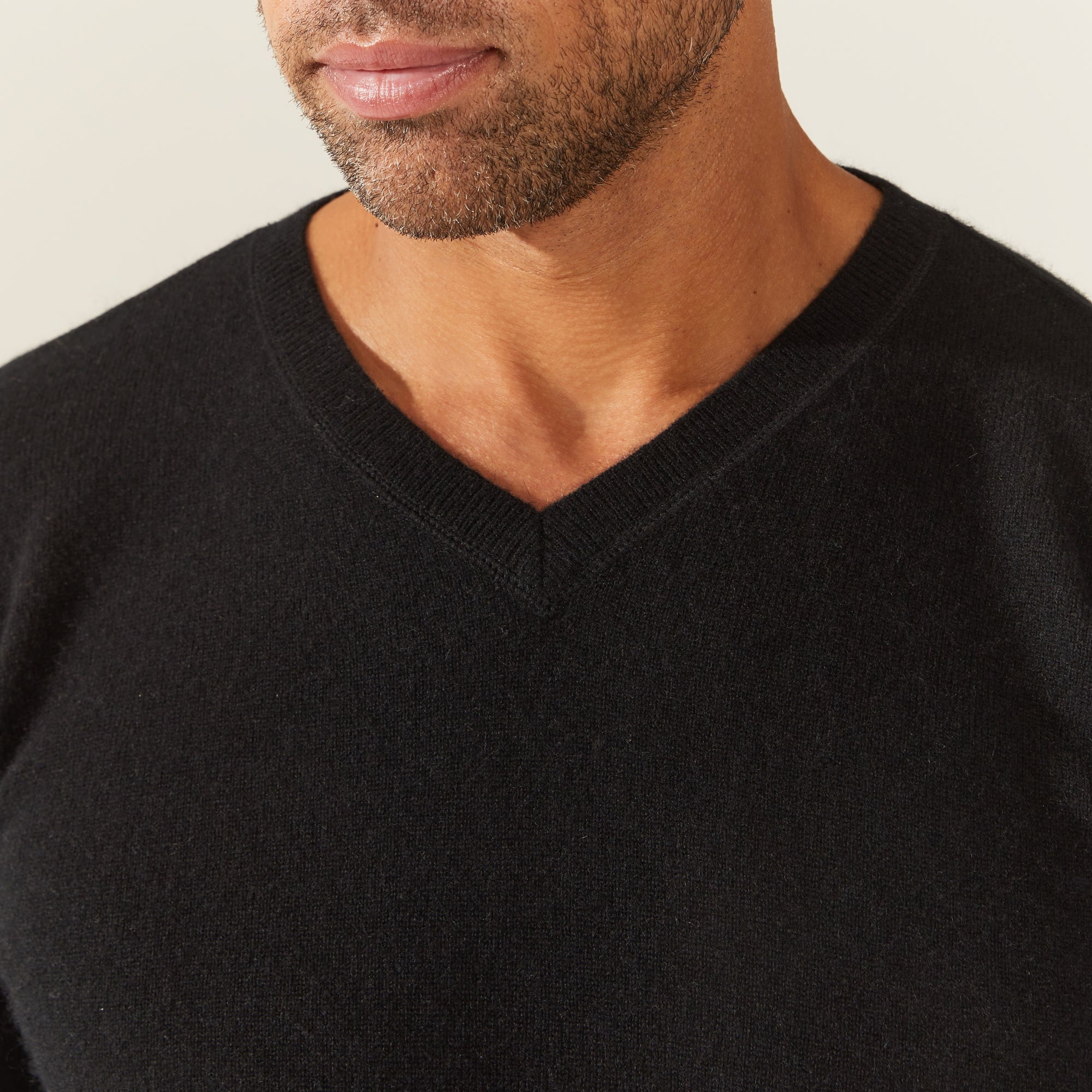 Mens | Liam Cashmere V-Neck Sweater | Black