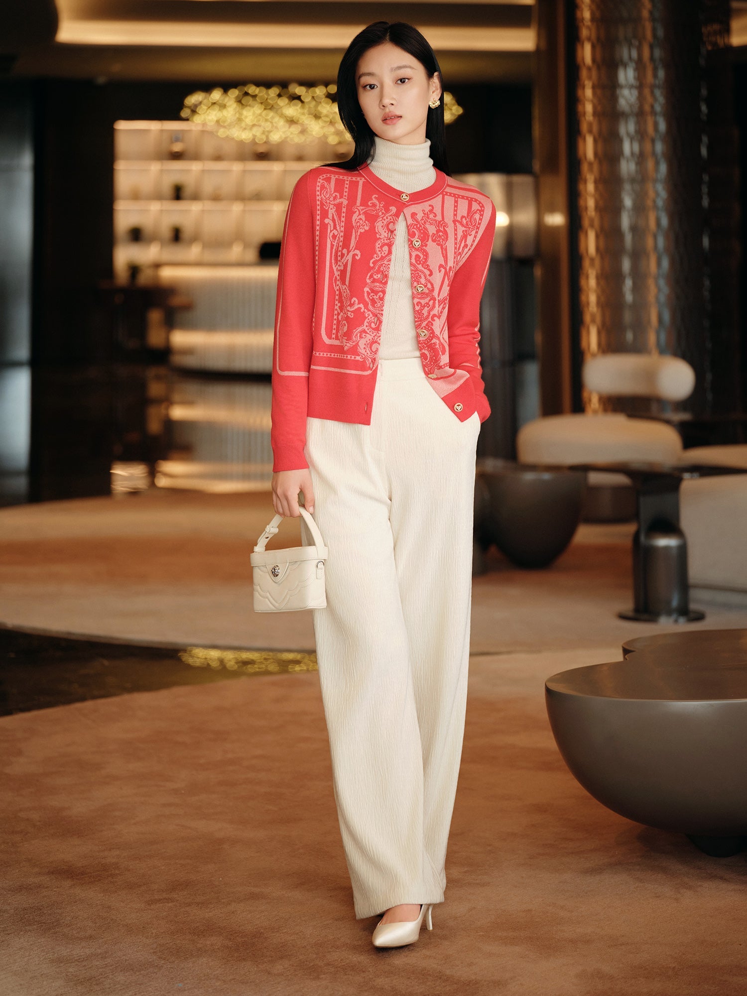 Velvet Pleated Straight Pants | White
