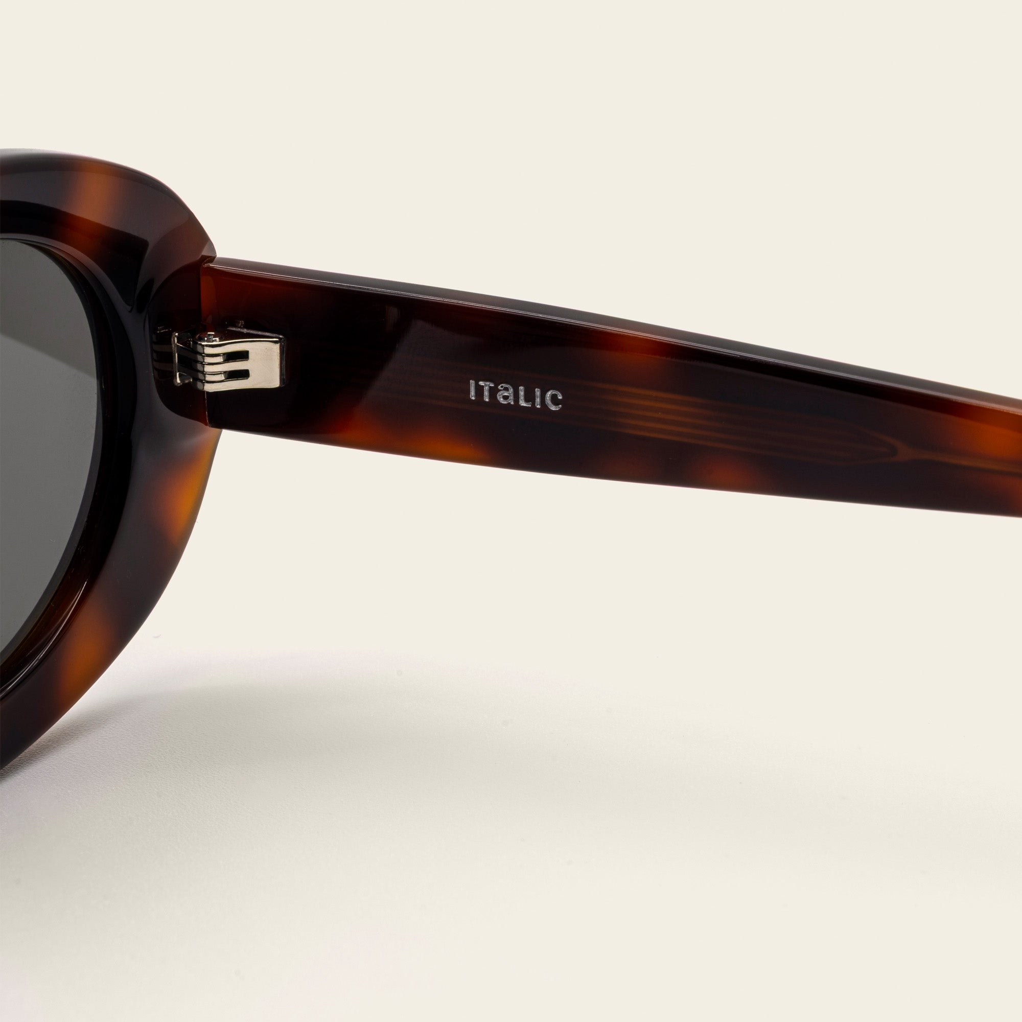 Unisex | Celeste Oval Italian Acetate Sunglasses | Honey Tortoise