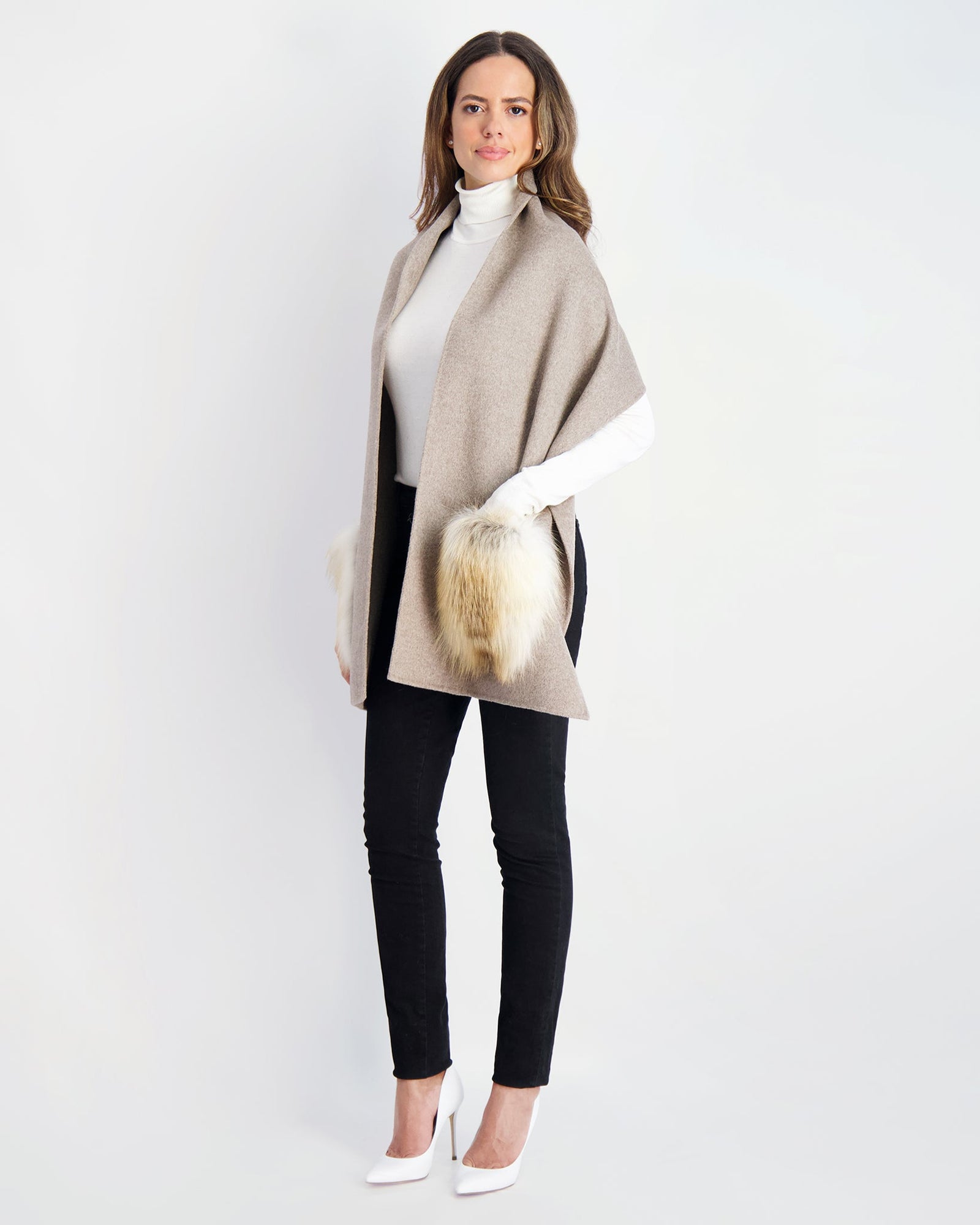 Wool Stole With Golden Island Fox Pockets | Women | Taupe