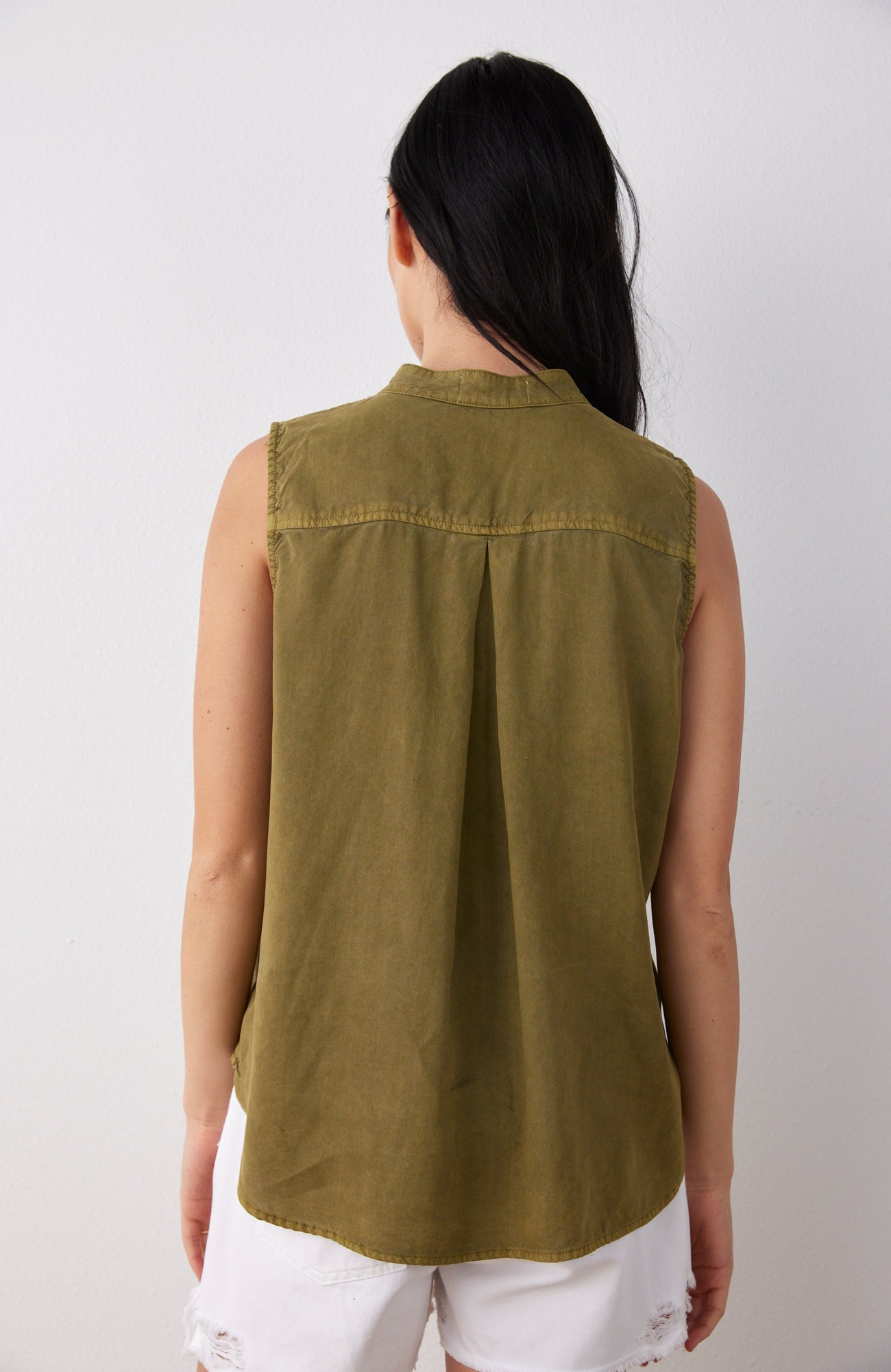 Sleeveless Two Pocket Button Down | Jungle Green