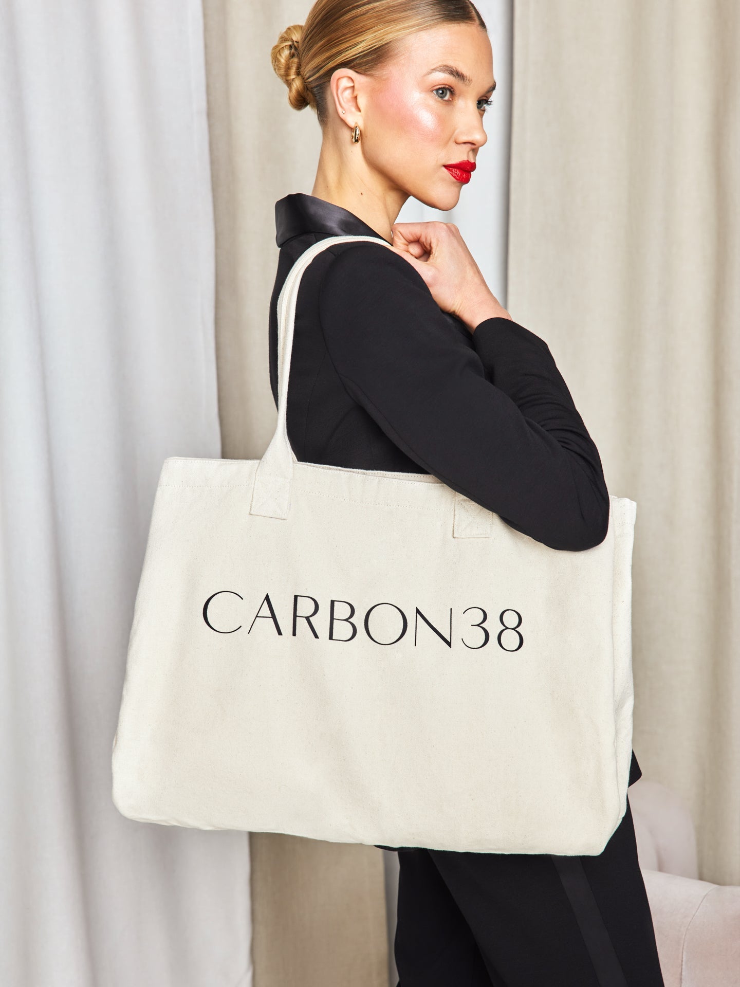 Carbon38 | Carbon38 Plaid-Lined Tote | Natural