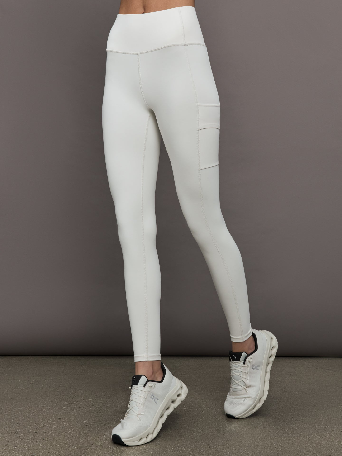 High Rise Sport Pocket Legging in Diamond Compression | Cloud Dancer