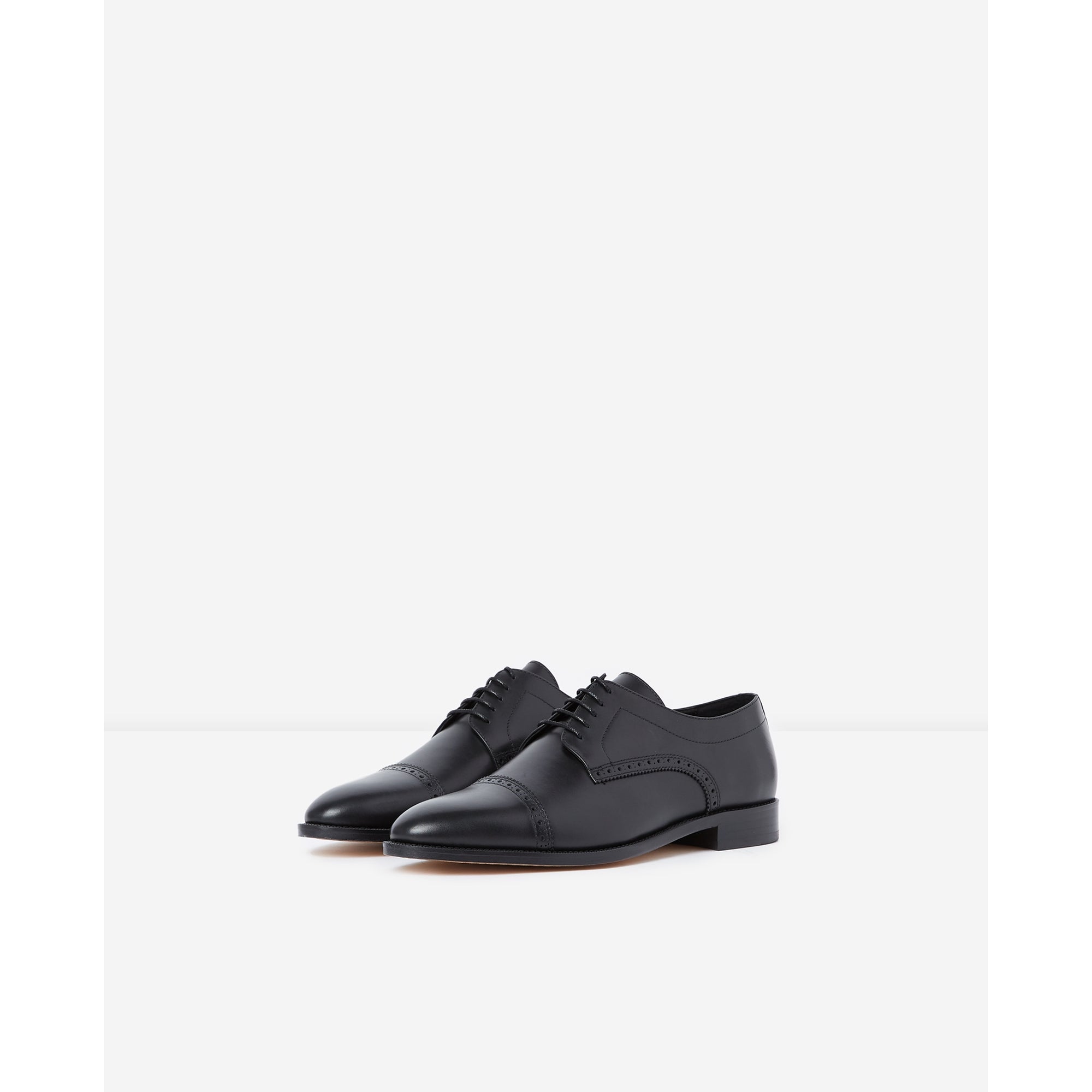 Classic Brogues In Mat Leather | Women | Black