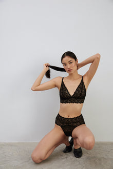 Orient Soft Triangle Bra | Black