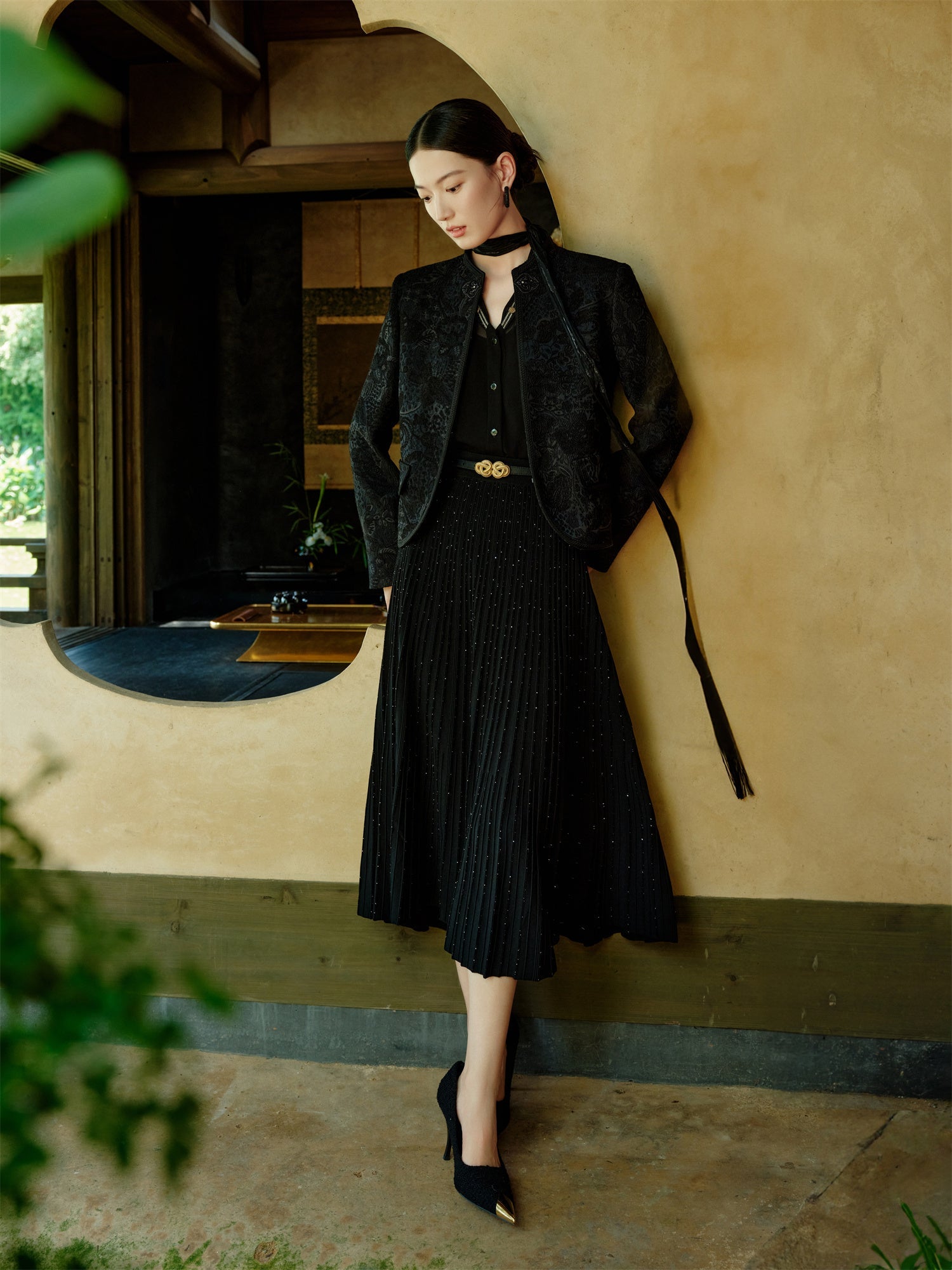 Elegant Short Chinese-style Top | Black