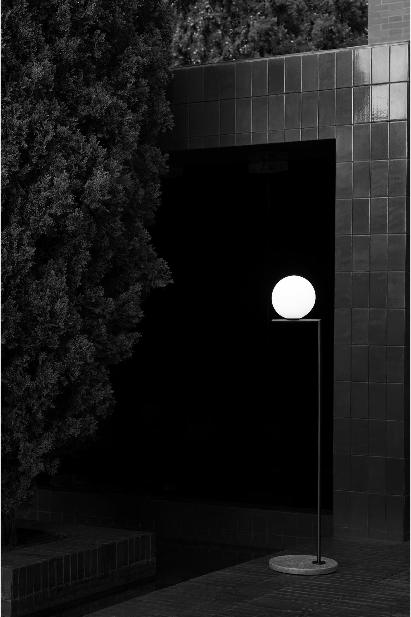 IC Outdoor Floor 1 Lava Grey | Brass