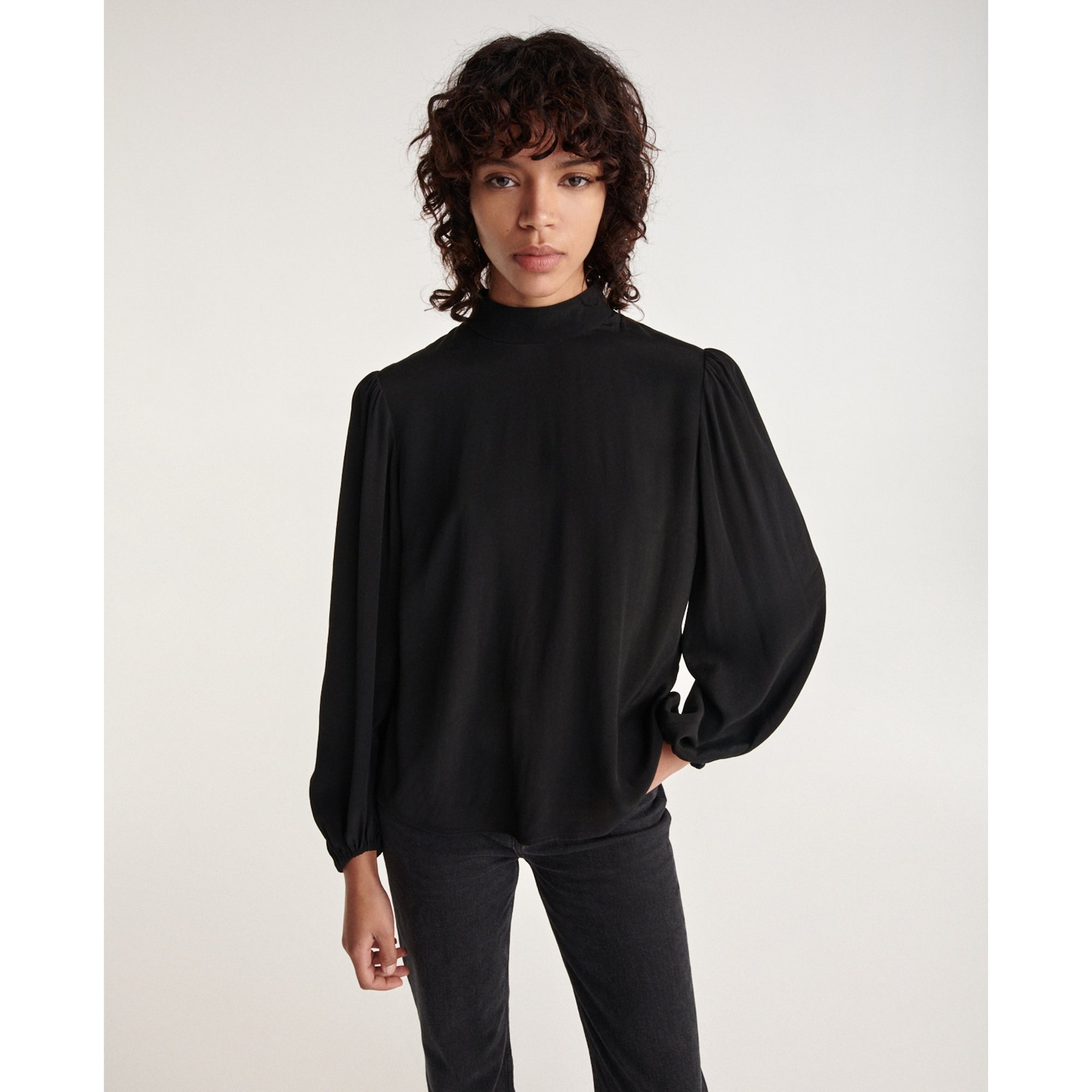 Flowing Top With High Neck | Women | Black