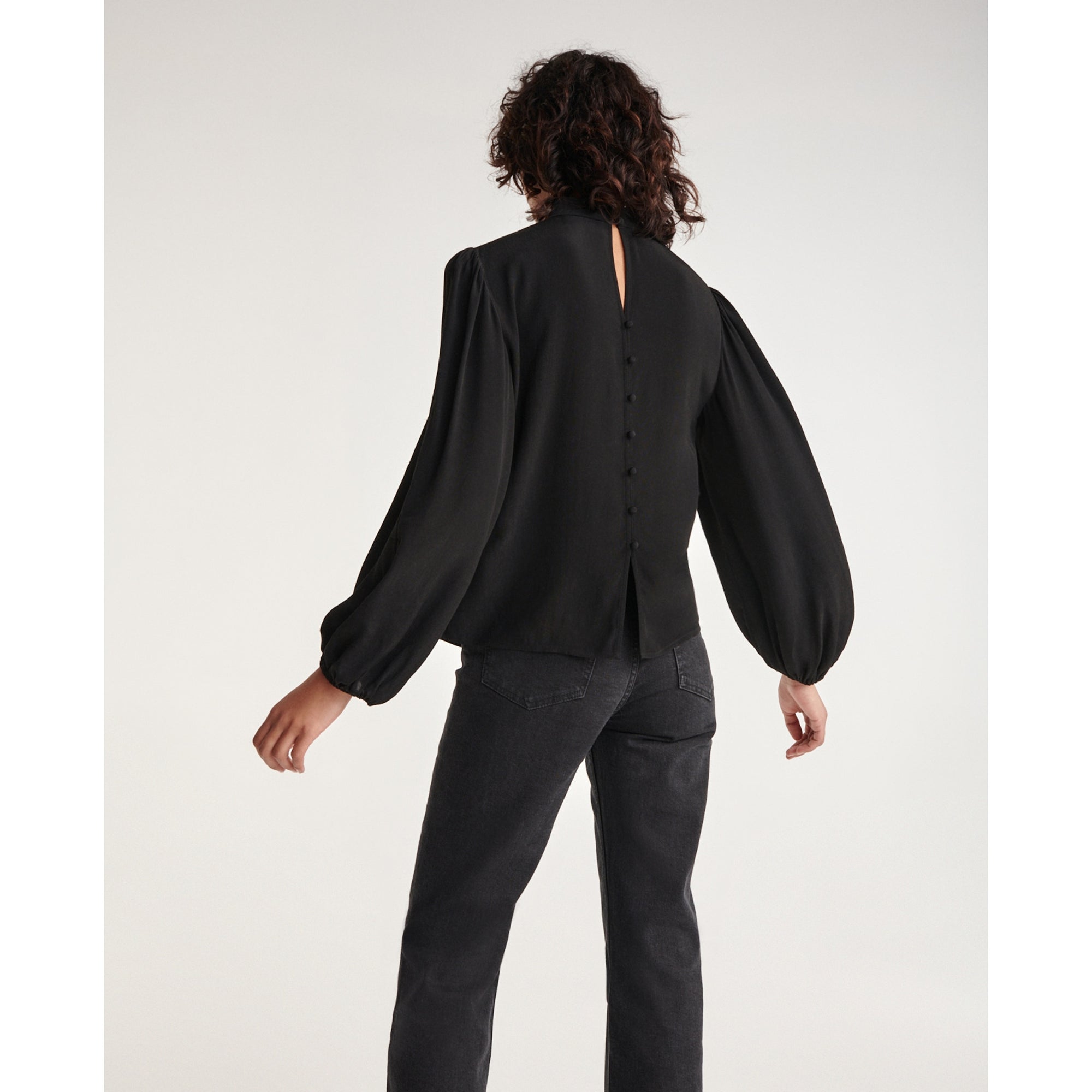 Flowing Top With High Neck | Women | Black