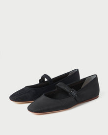 Color: Black/Black