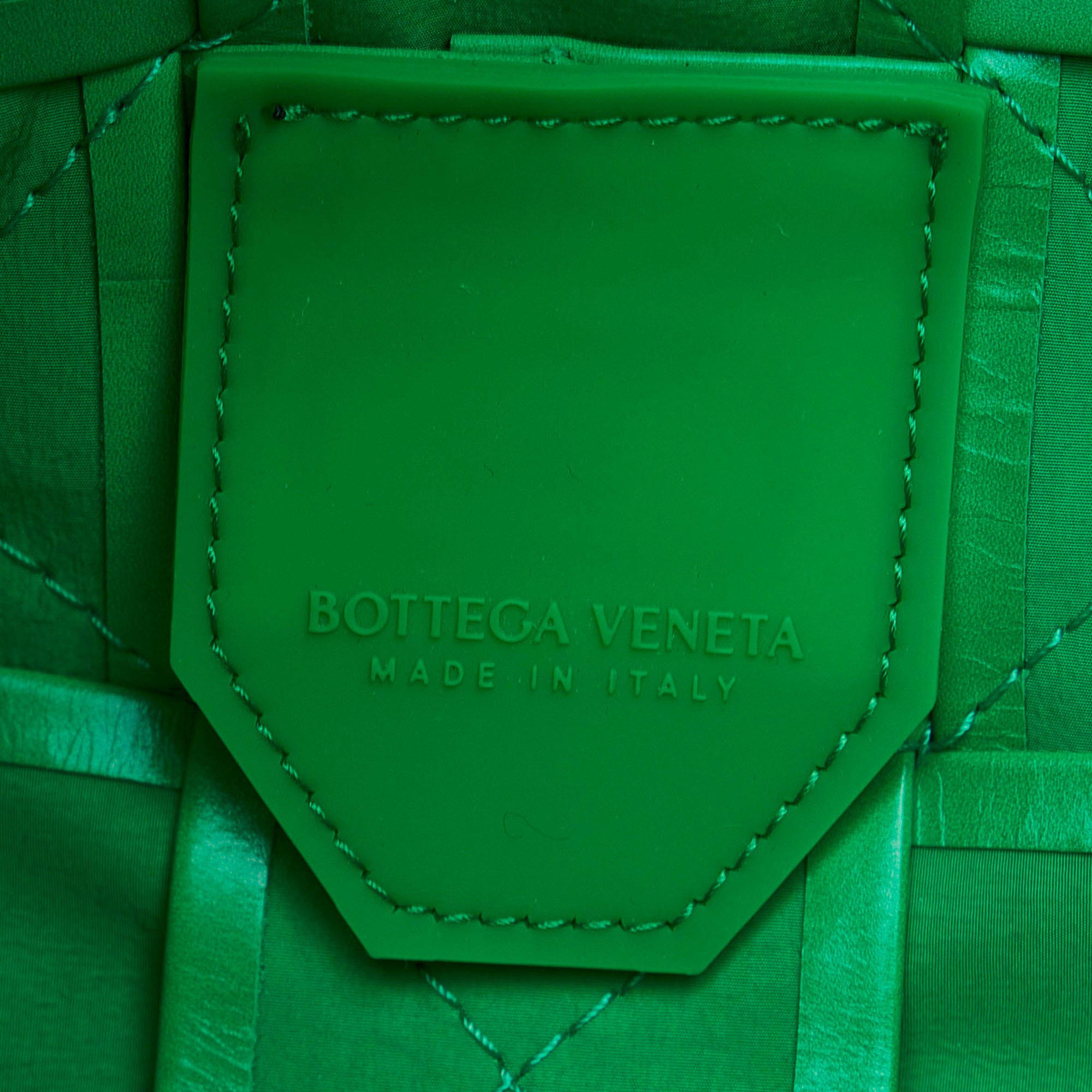 Bottega Veneta Pre-Owned Maxi Calfskin Intrecciato Cassette Crossbody | Women | Green