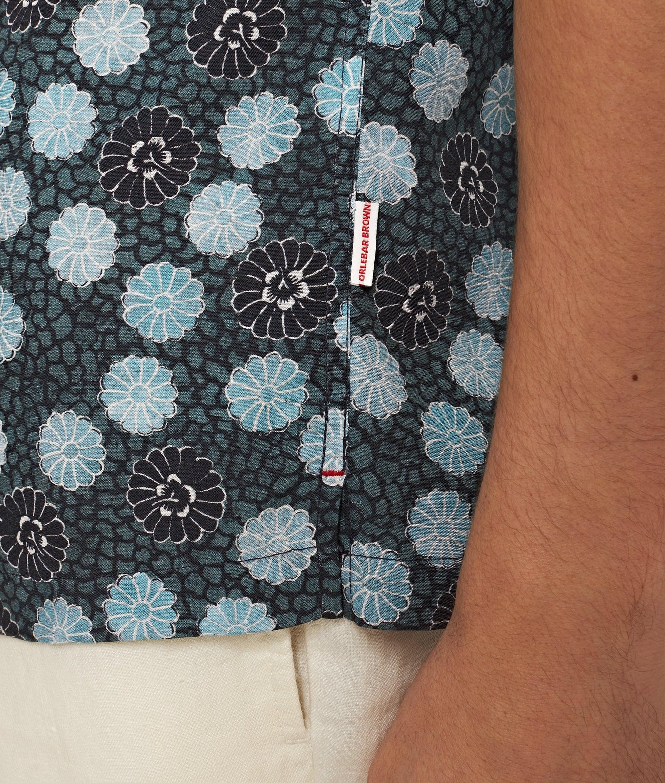 Hibbert Daisy Print Classic Fit Capri Collar Shirt | Springfield Blue