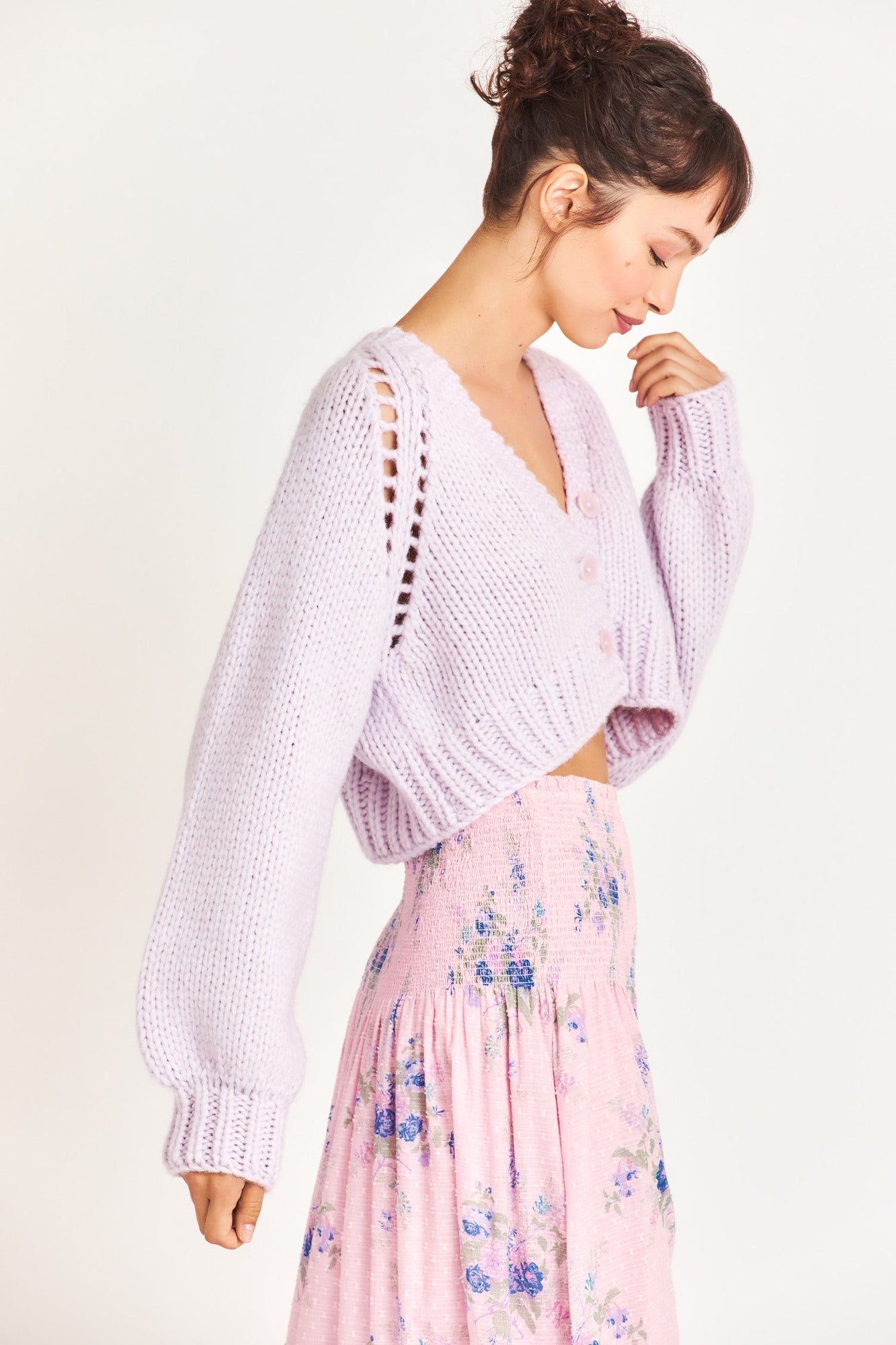  Knitted cropped sweater in a beautiful purple color featuring puffy sleeves for a comfortable feel as well as three buttons down the middle 