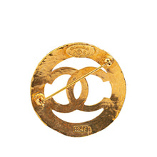 Chanel Pre-Owned Gold Plated CC Round Brooch | Women | Gold (V1)