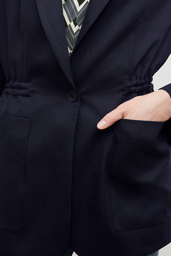 Detail image of a woman wearing the Hyo Jacket - Everyday Twill in Night | Exclude