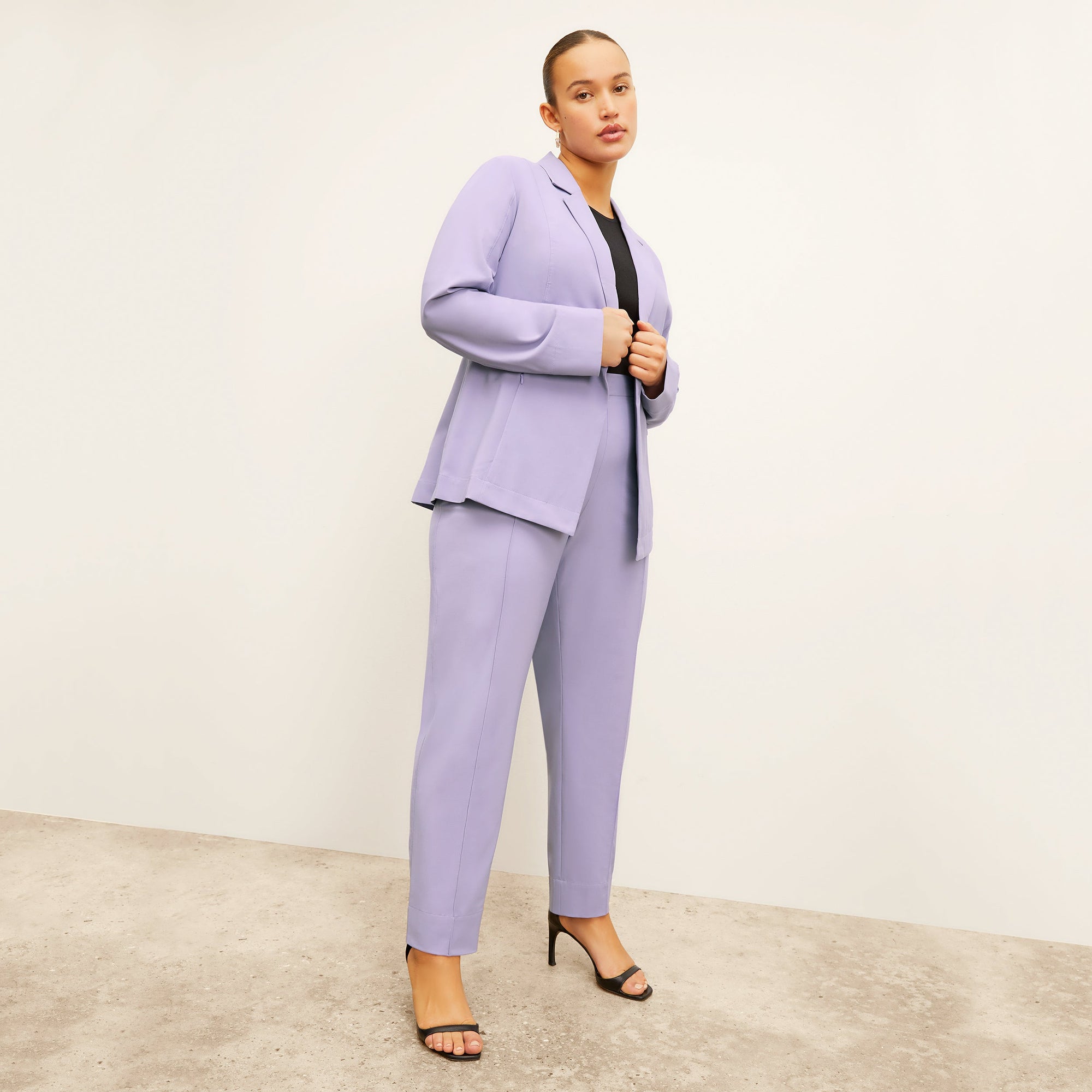 front image of a woman wearing the colby pants in light orchid