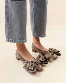 Color: Brown/Black Check
