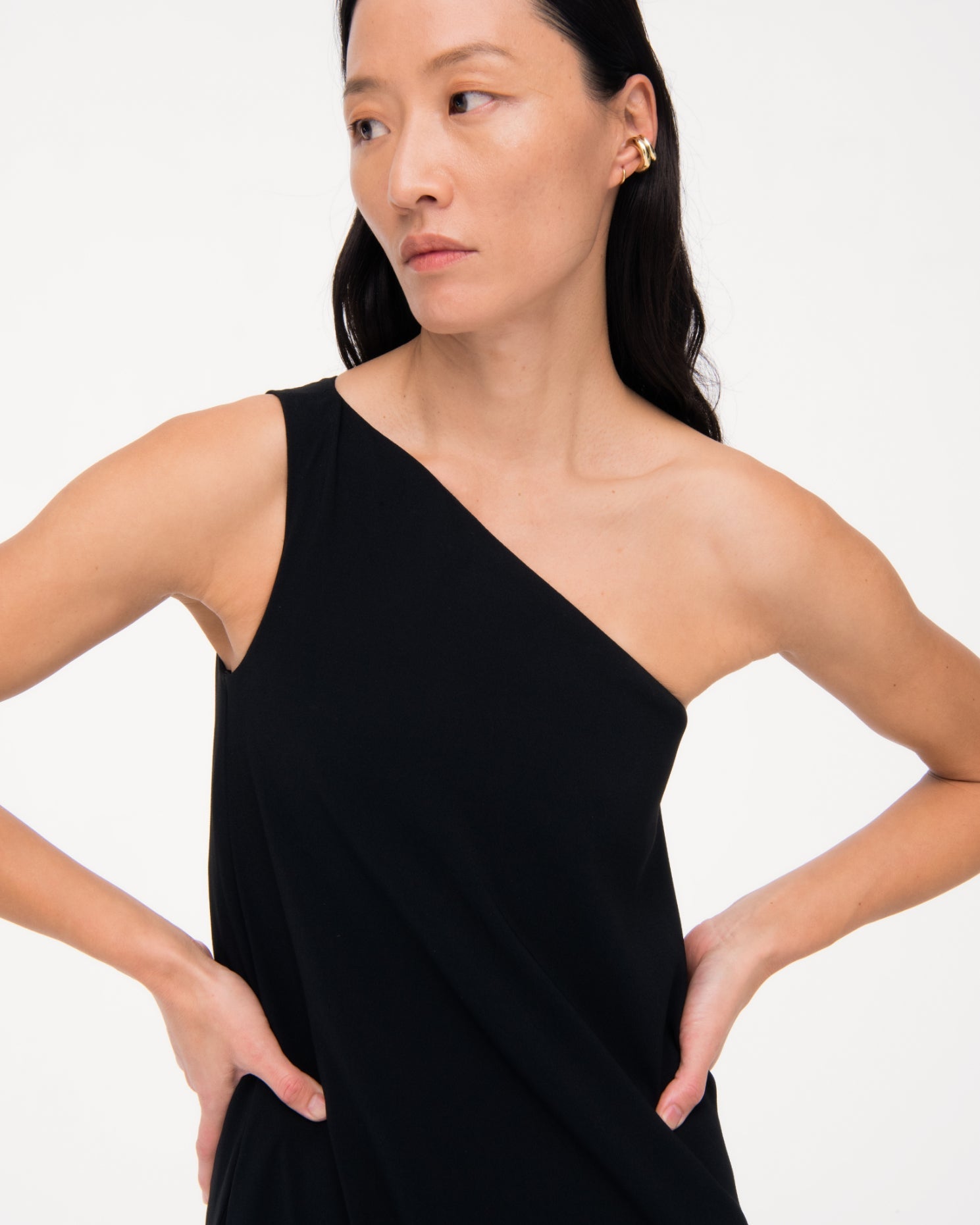 Another Tomorrow One Shoulder Bubble Sheath in Black – Crêpe