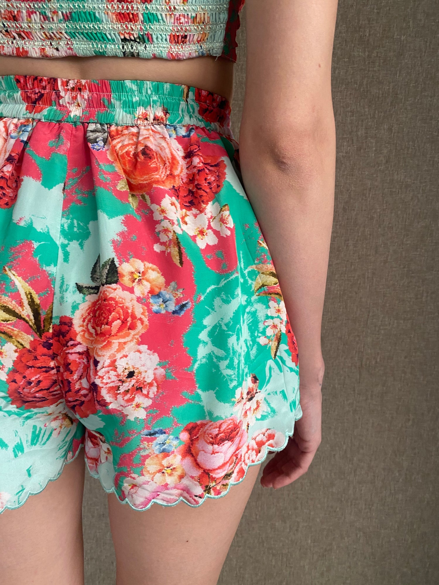 Rococo Sand | Ivy Short | Mint Green/Coral