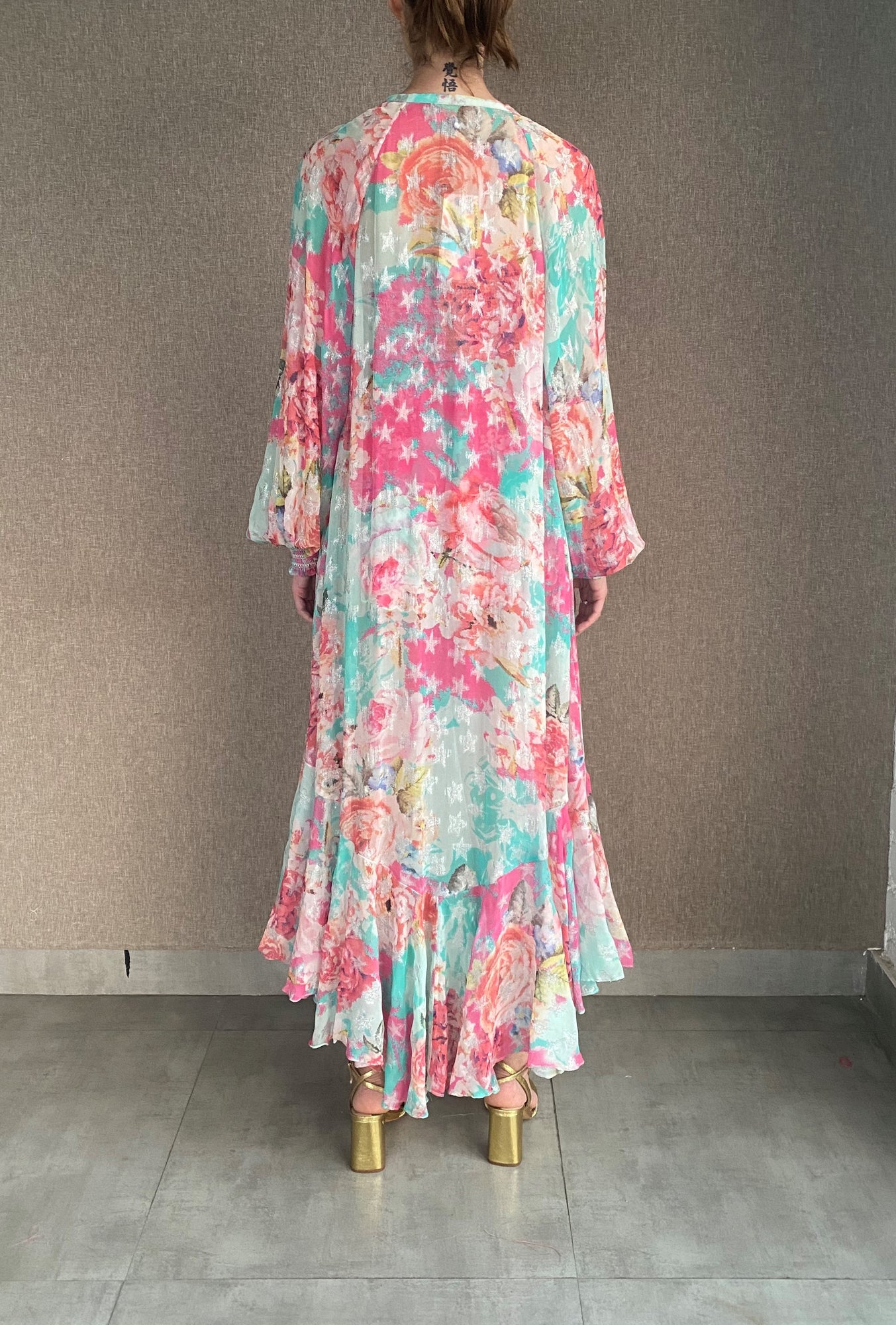 Rococo Sand | Ivy Cape | Multicolor