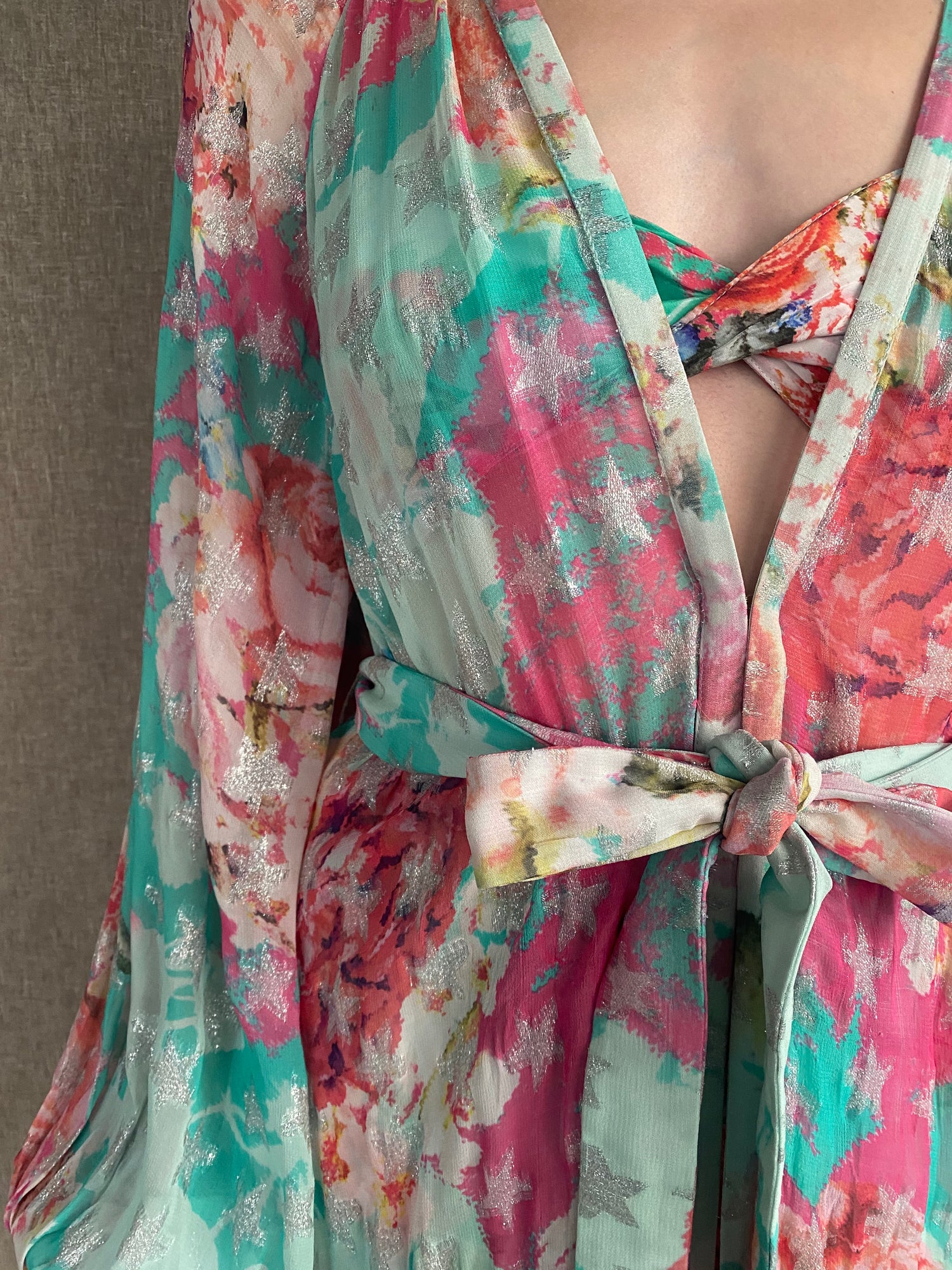 Rococo Sand | Ivy Cape | Multicolor