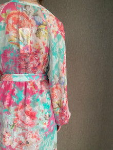 Rococo Sand | Ivy Cape | Multicolor