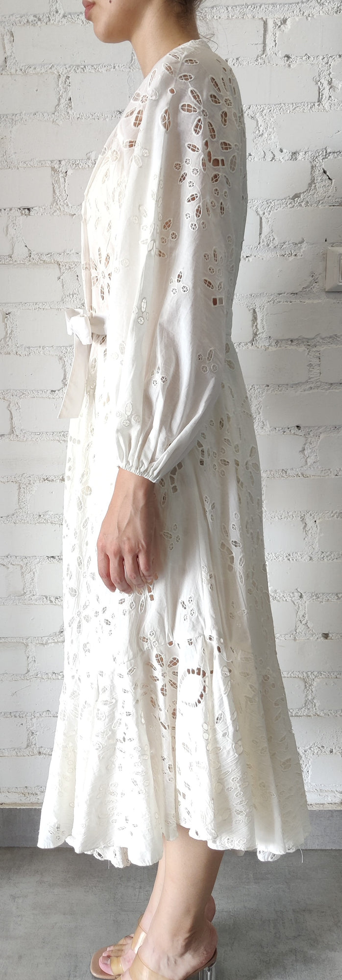Rococo Sand | Moss Cape | White