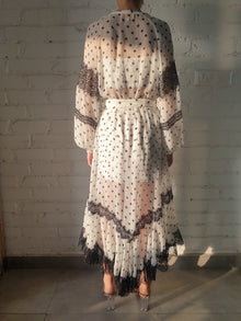 Rococo Sand | Pois Cape | White/Black