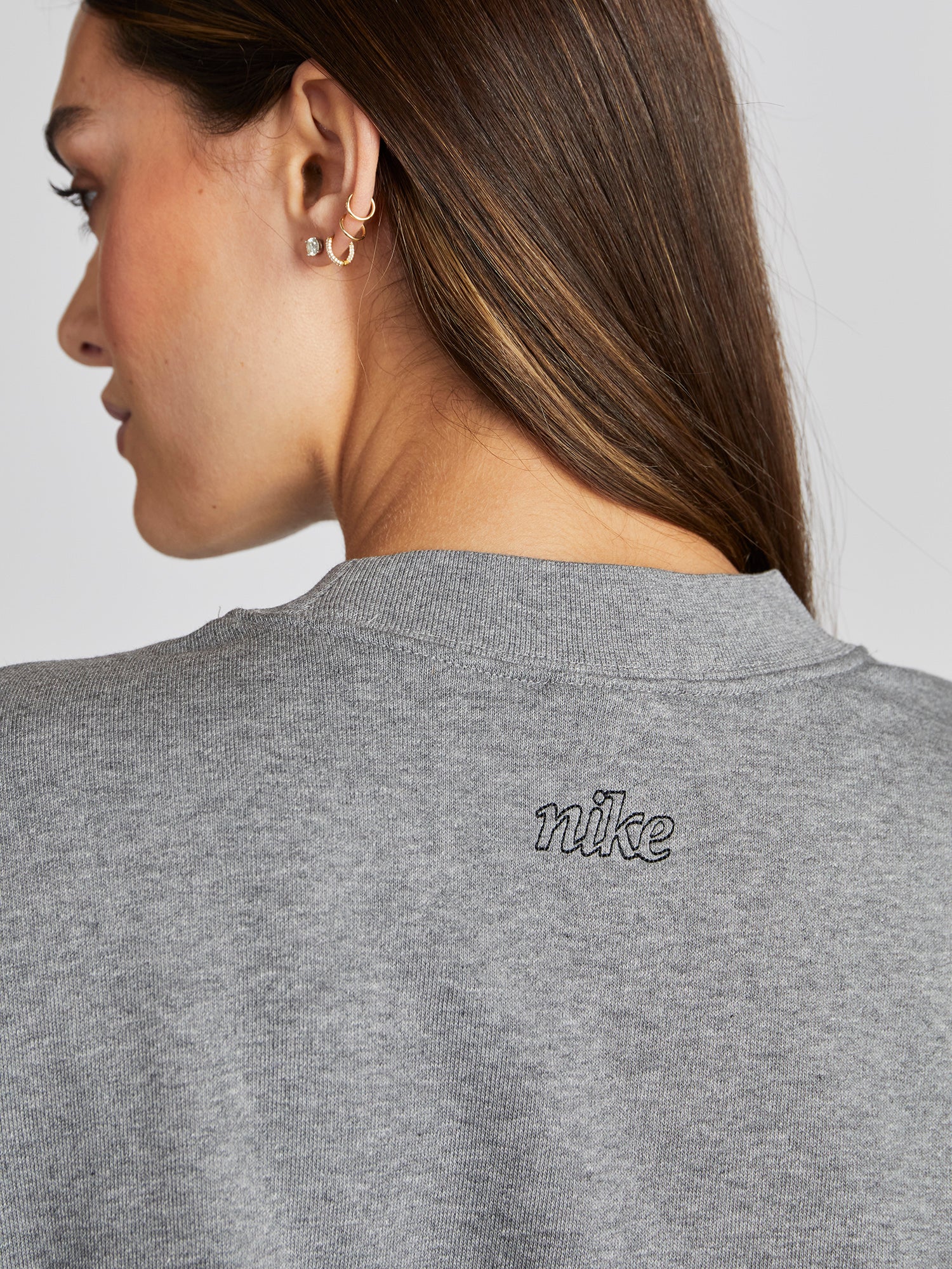 Nike | Graphic Crewneck | Carbon Heather/Black