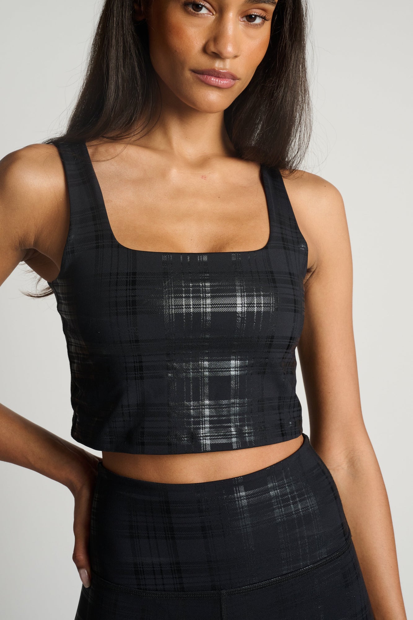 Beyond Yoga | Studio High Cropped Tank | Plaid Foil Black