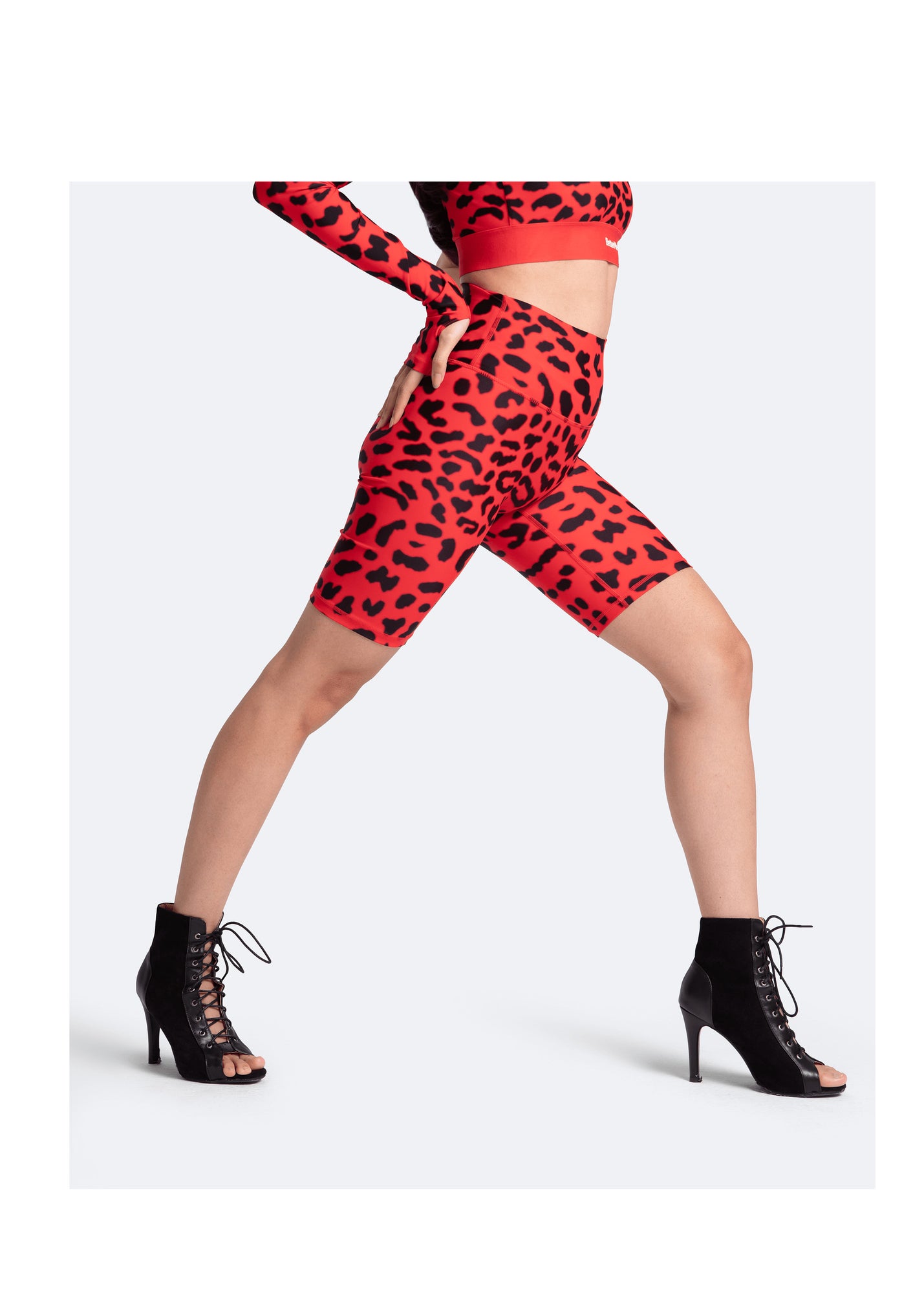Shaping Shorts with Back Pocket | Red Leo