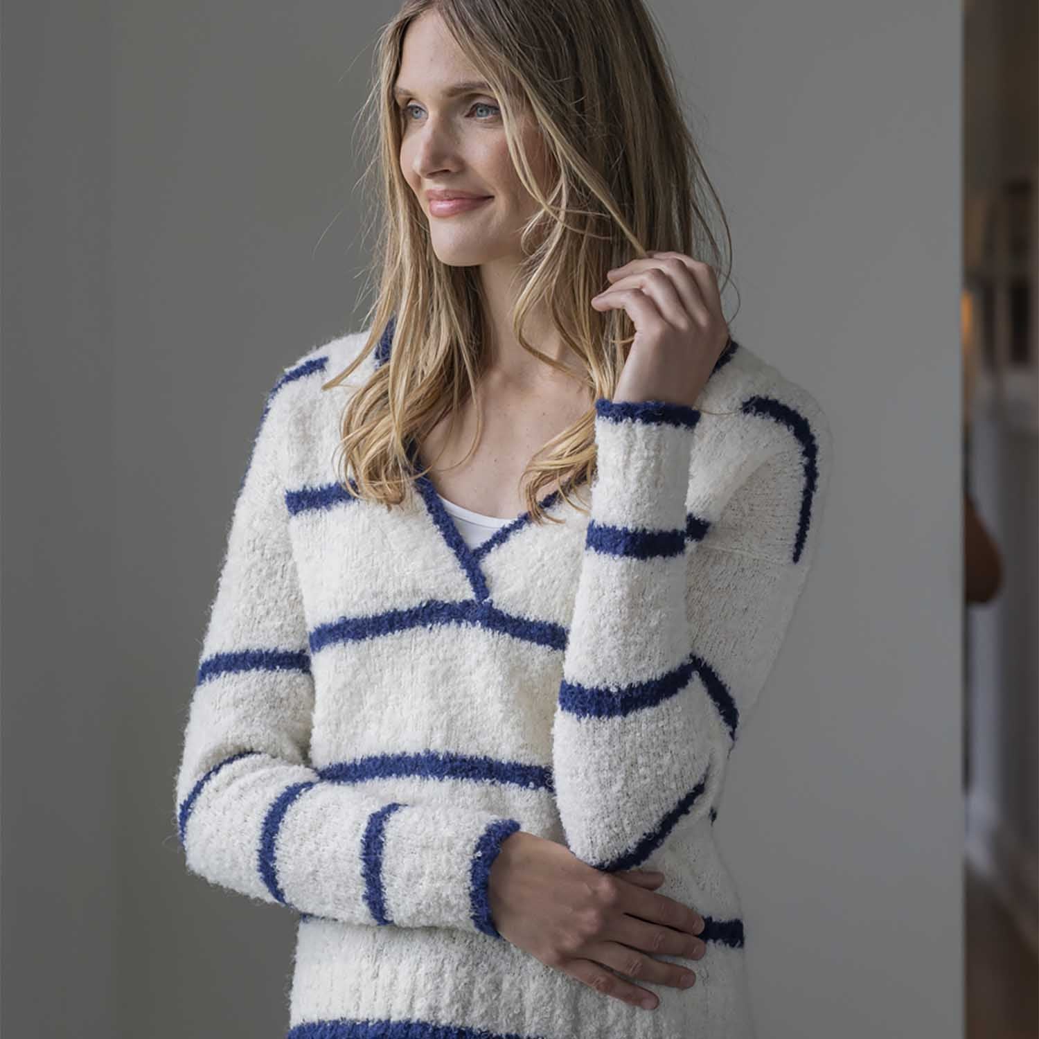Women | Jackie Sweater | Ivory / Navy