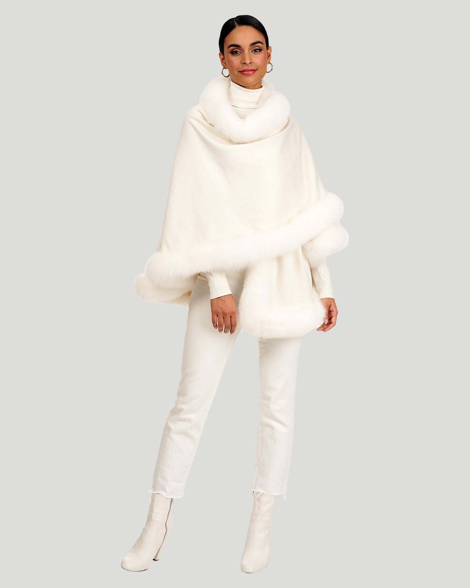 Cashmere Capelet With Shadow Fox Trim | Women | Ivory