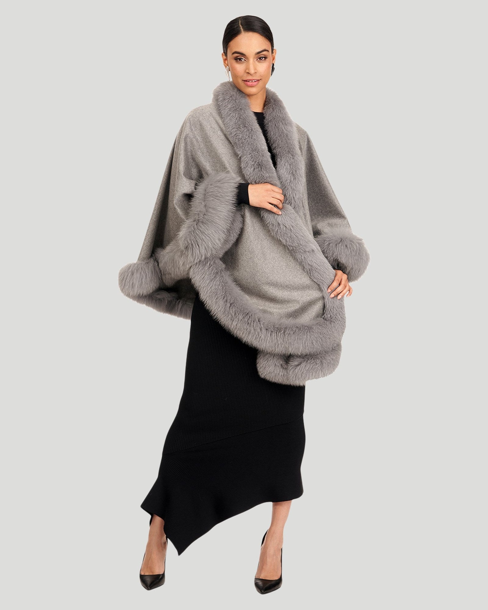 Cashmere Caplet With Fox Trim | Women | Light Gray