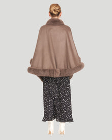 Cashmere Caplet With Fox Trim | Women | Khaki Taupe