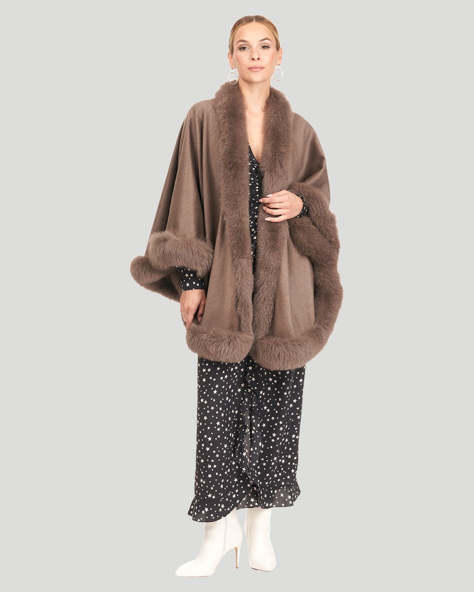 Cashmere Caplet With Fox Trim | Women | Khaki Taupe