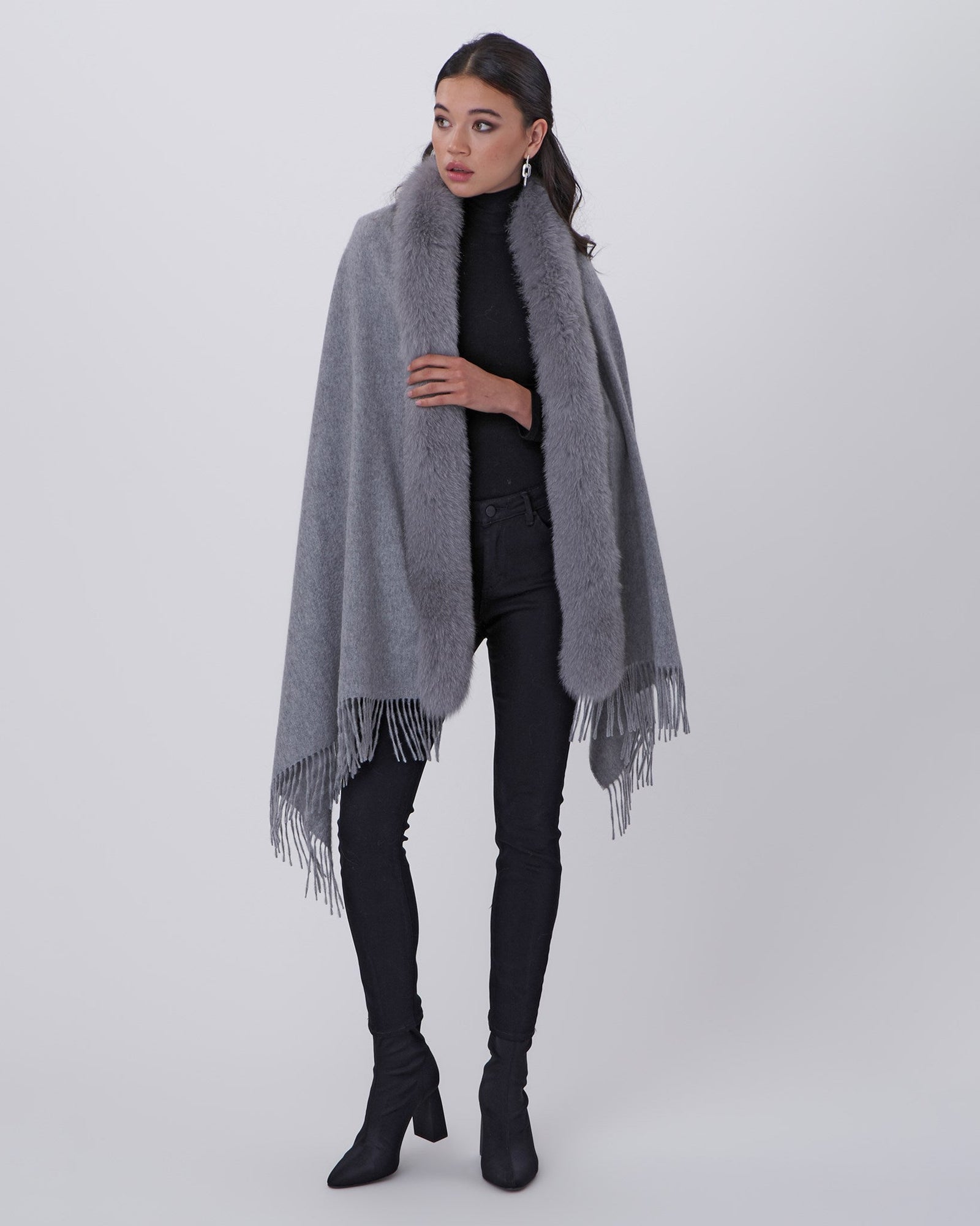 Cashmere Stole With Fox Trim | Women | Light Gray