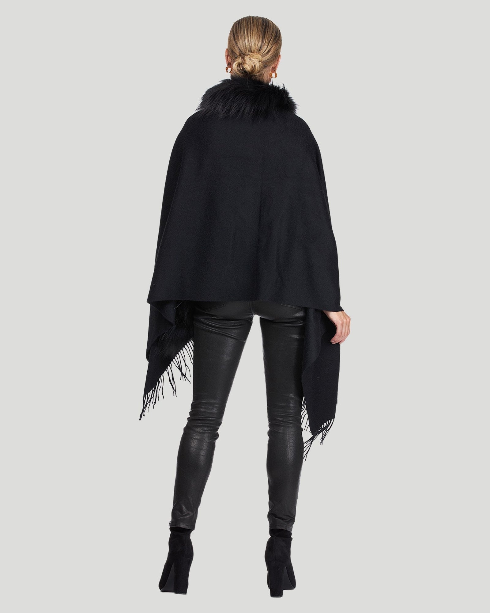 Cashmere Stole With Silver Fox And Cashmere Fringes | Women | Black