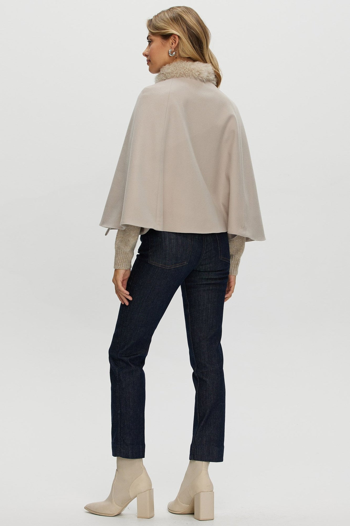 Loro Piana Cashmere Cape With Select Cashmere Goat Collar | Women | Light Beige x Light Beige