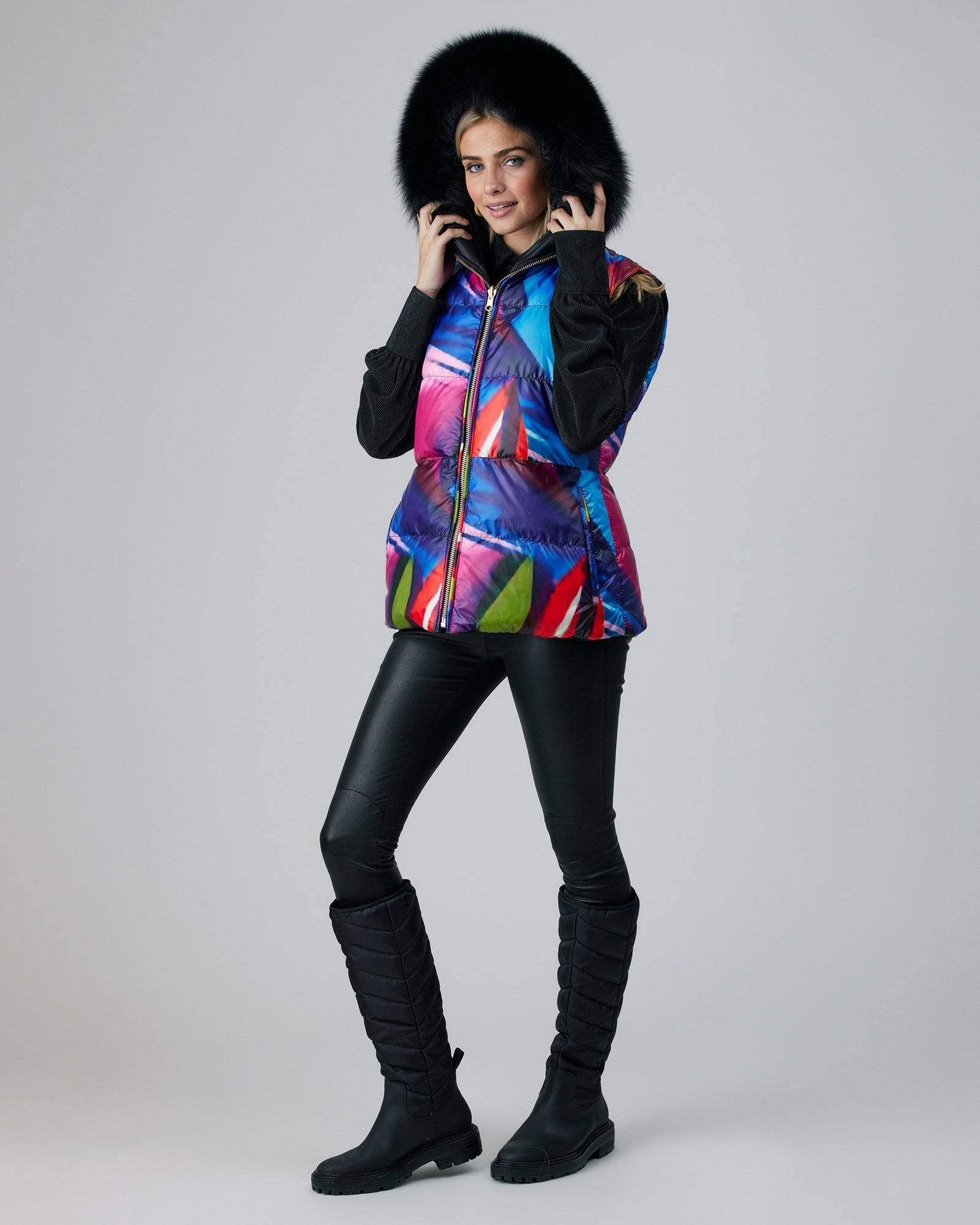 Reversible Après-Ski Vest With Detachable Fo Hood Trim | Women | Geometric Multi x Black