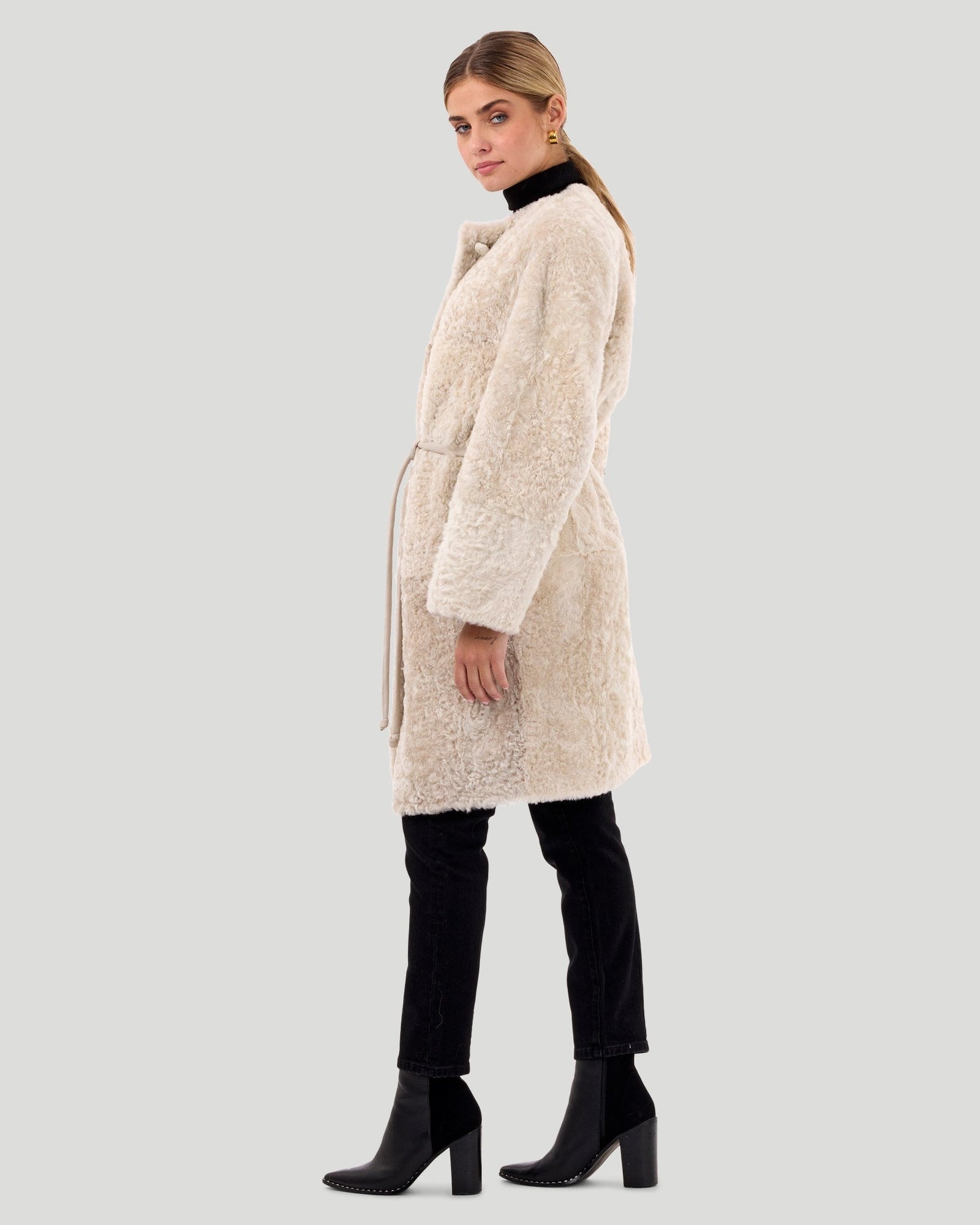 Reversible Collarless Select Shearling Lamb Short Coat | Women | Beige x Beige