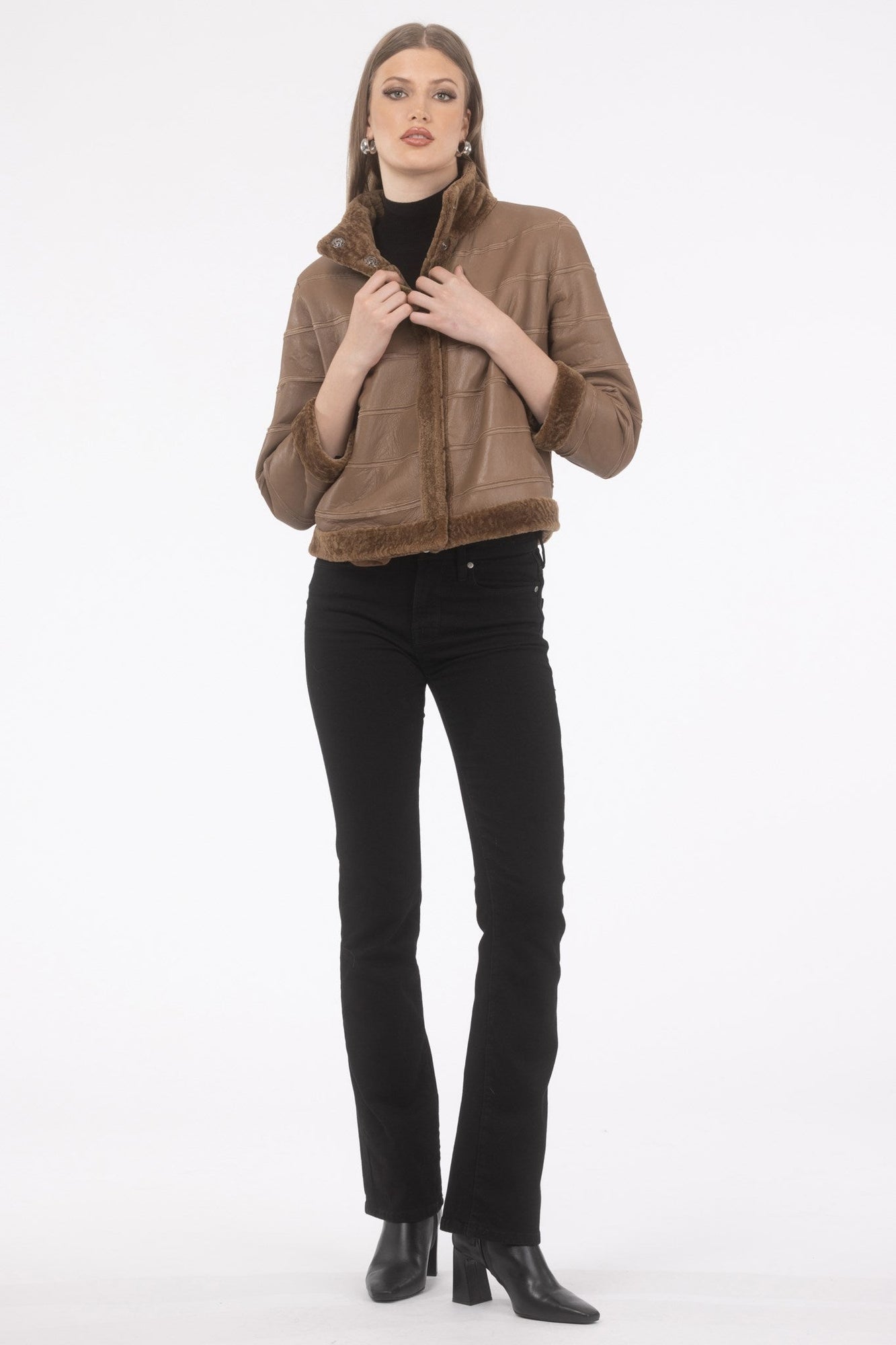 Reversible Tetured Shearling Lamb Jacket With Cropped Sleeves | Women | Camel x Camel