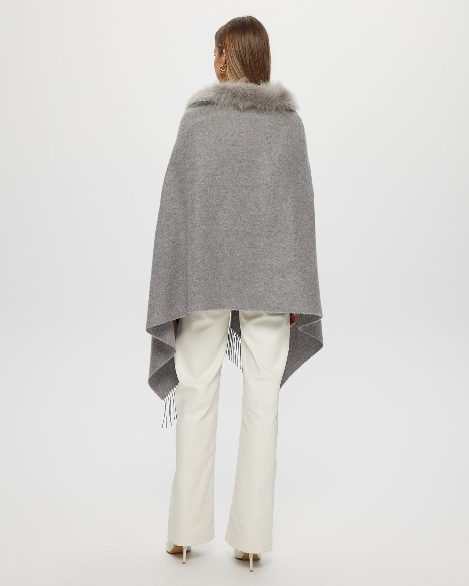 Select Cashmere Stole With Toscana Shearling Lamb Trim | Women | Light Gray