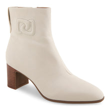 Magnuslog | Eggnog Leather